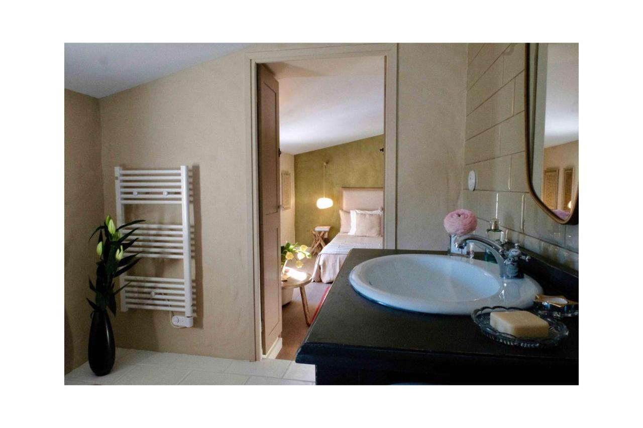 Bed and Breakfast Les Jardins De Sitaara Cucuron Esterno foto