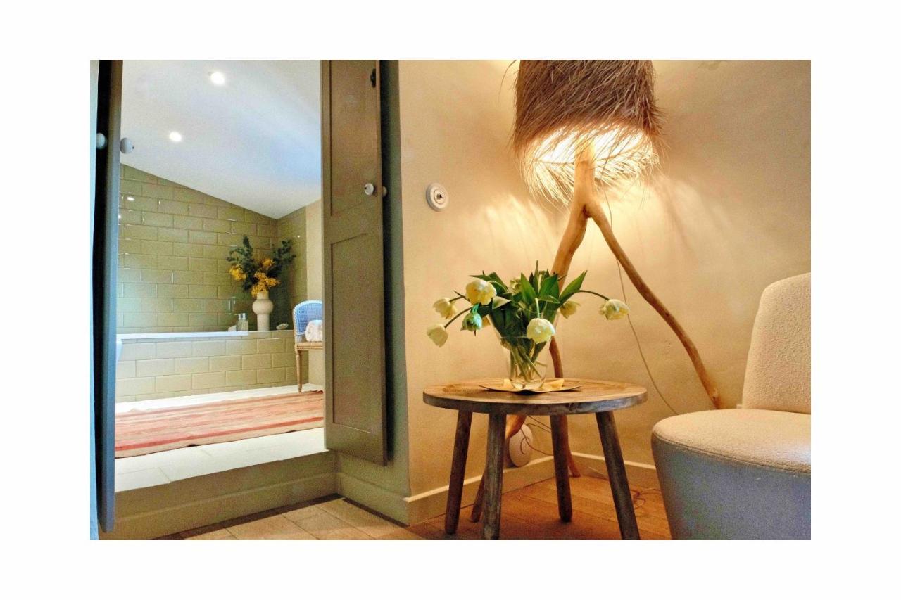 Bed and Breakfast Les Jardins De Sitaara Cucuron Esterno foto