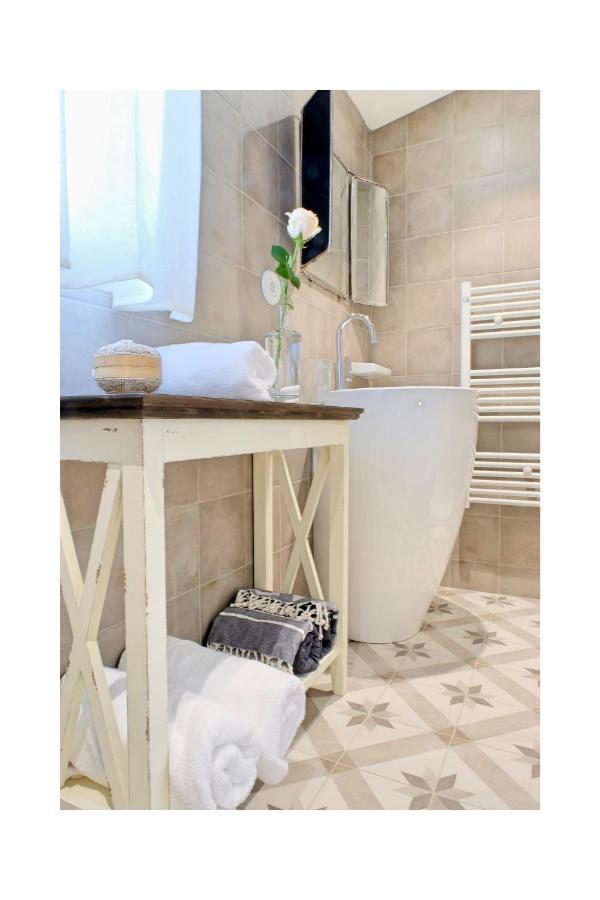Bed and Breakfast Les Jardins De Sitaara Cucuron Esterno foto