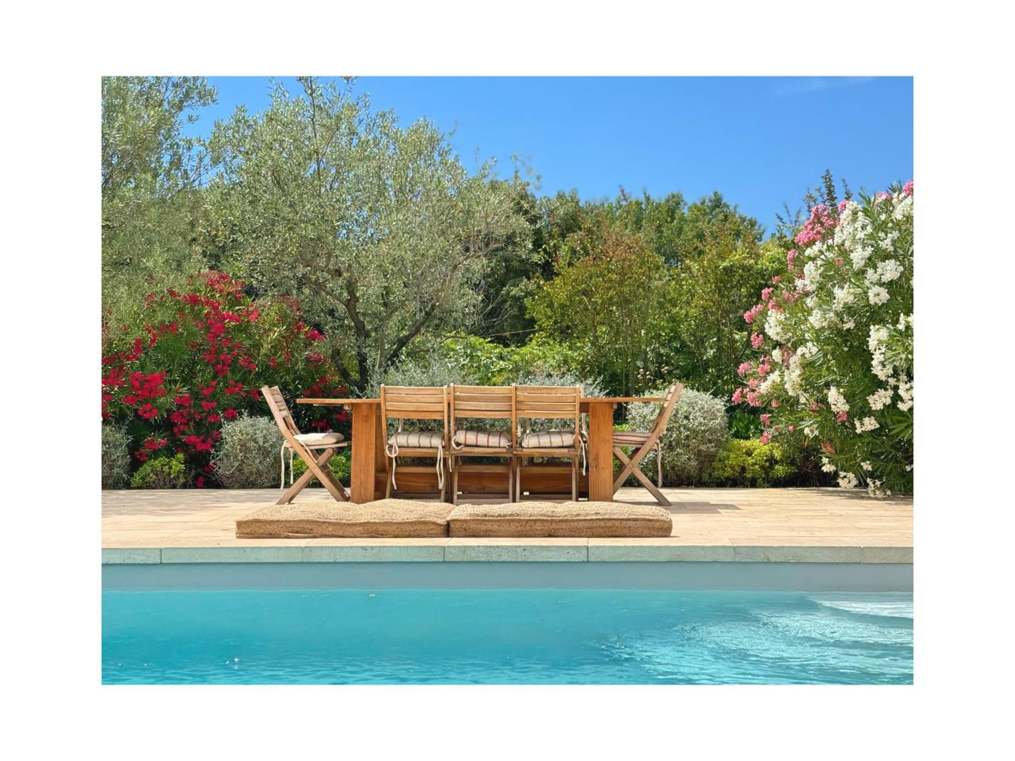 Bed and Breakfast Les Jardins De Sitaara Cucuron Esterno foto
